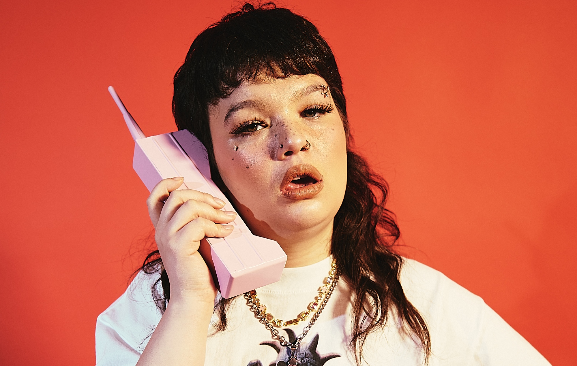 Lola Young live on tour